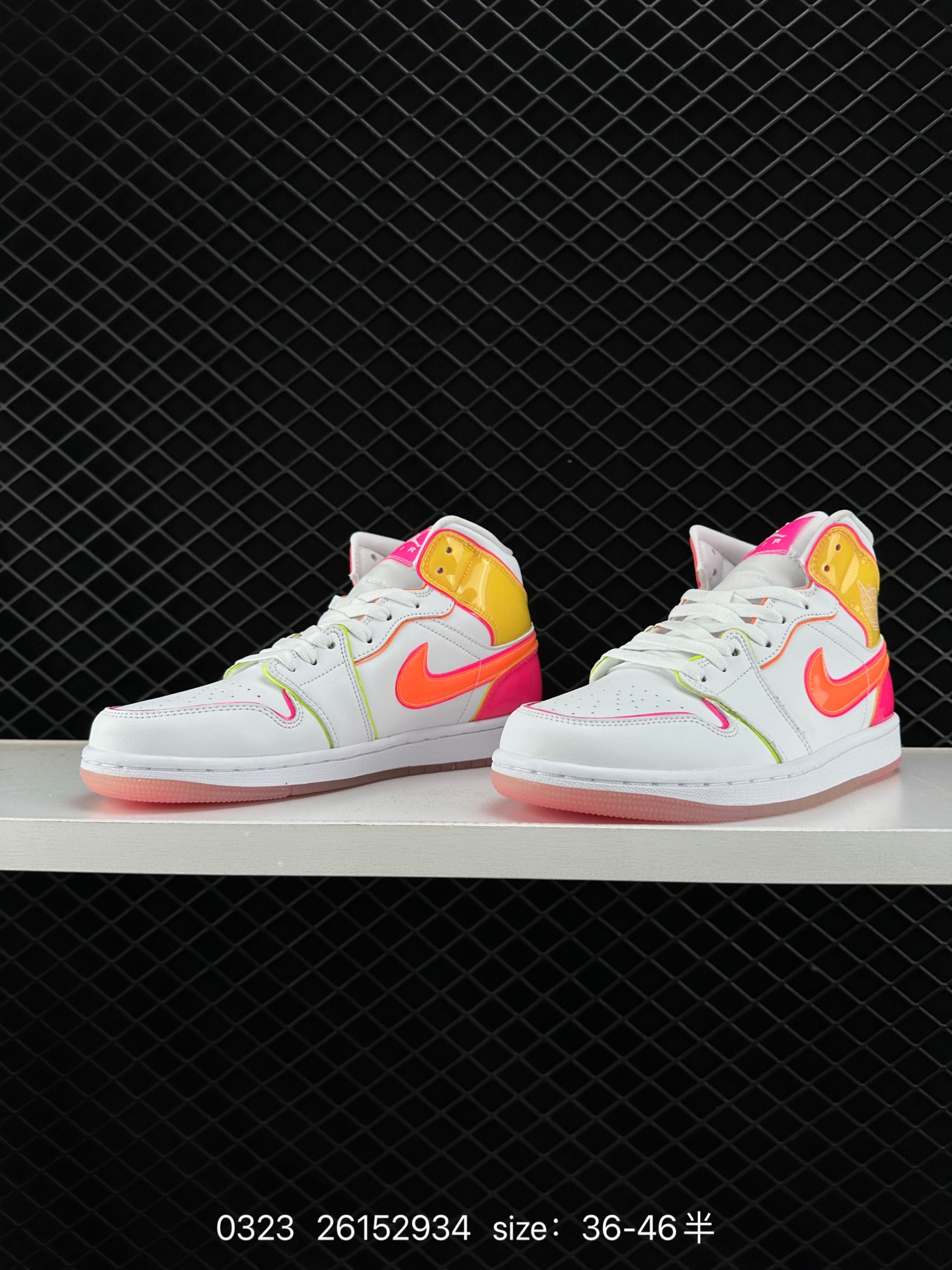 （NIKE）AIR JORDAN 1 MID